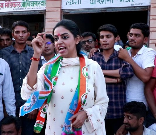 दिव्या मदेरणा के ओसियां विधानसभा क्षेत्र के मांडीयाई गांव में भाषण